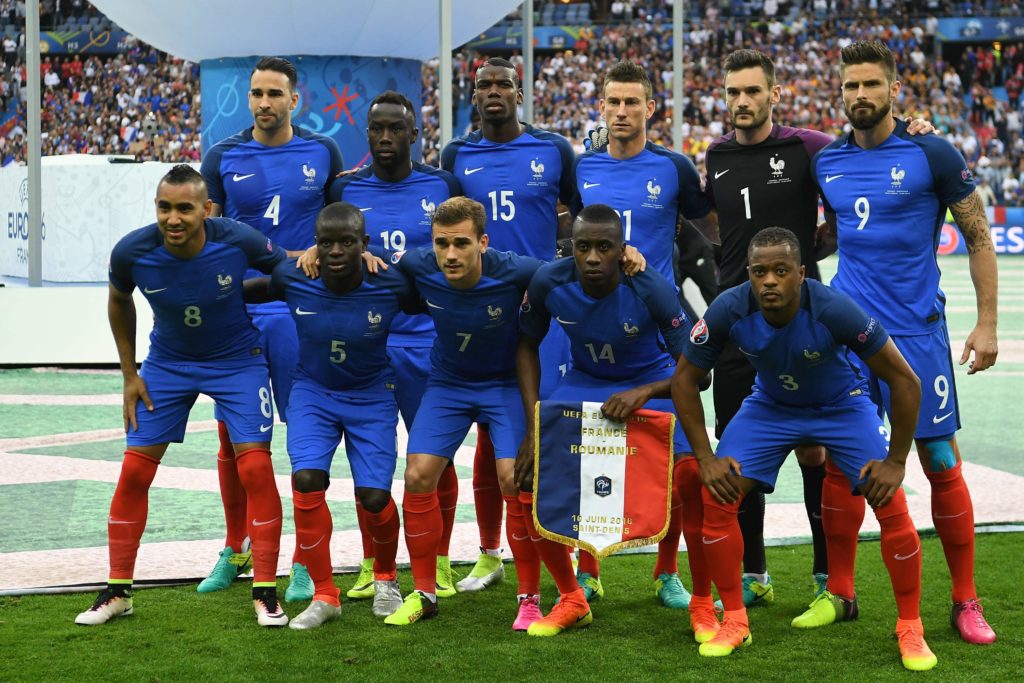 France's players pose for a team photo prior to the Euro 2016 group A football match between France and Romania at Stade de France, in Saint-Denis, north of Paris, on June 10, 2016. / AFP PHOTO / FRANCK FIFE