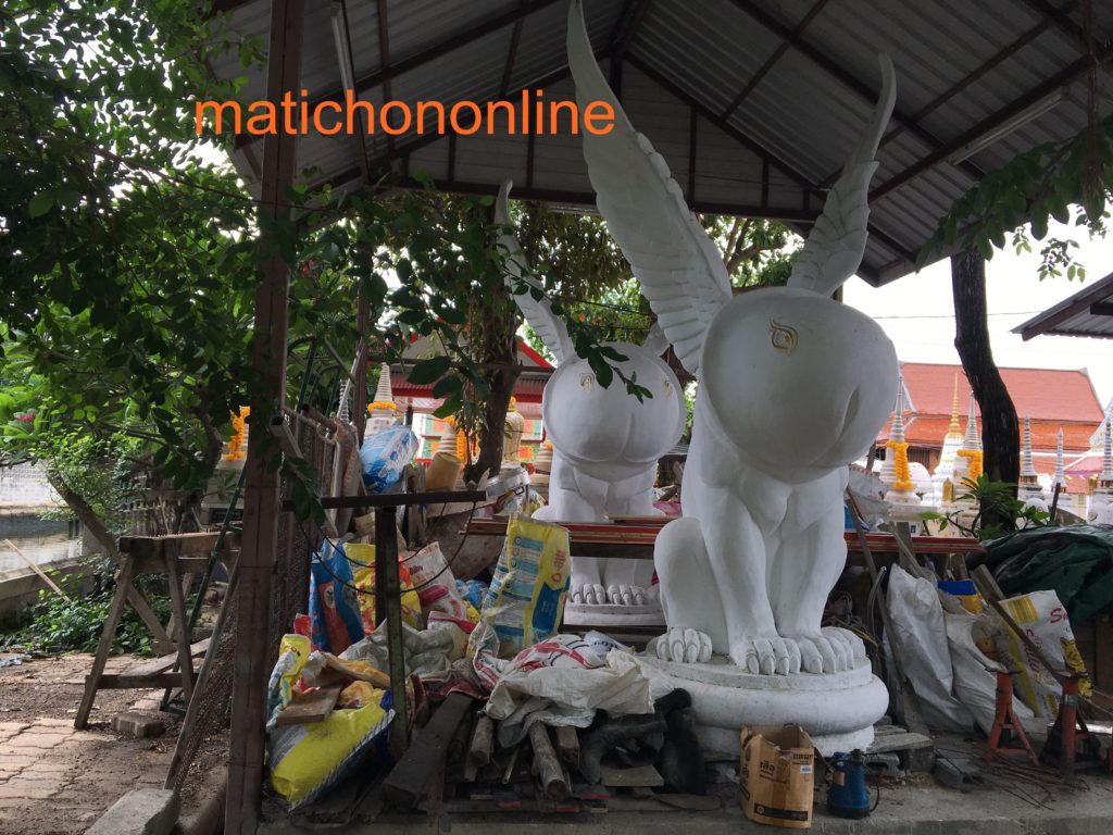 เสือปลัดขิกแบบมีปีก เกิดจากการจินตนาการเพิ่มเติมในภายหลัง ทางวัดเตรียมนำไปตั้งบริเวณหน้าบันไดของอาคารหลังใหม่ภายในวัด