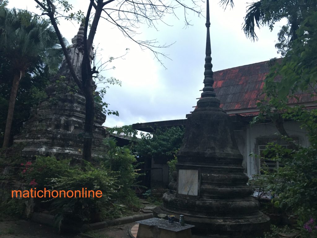 เจดีย์เก็บอัฐิ "จีนสือ" ที่วัดกำแพงบางจาก