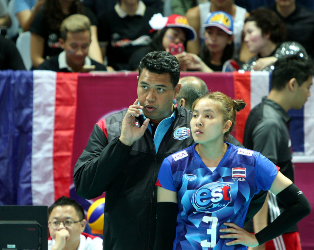 ThailandsPornpunGuedpardreceivesinstructionbeforeplayingUSA