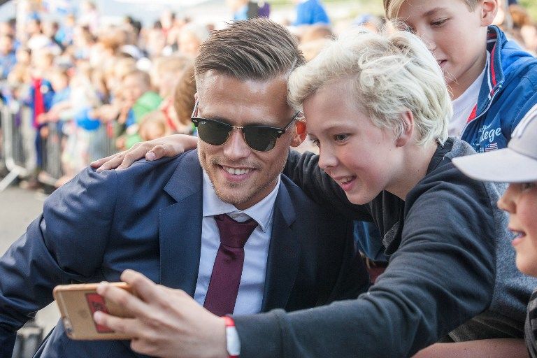 FBL-EURO-2016-ISL-TEAM-FANS