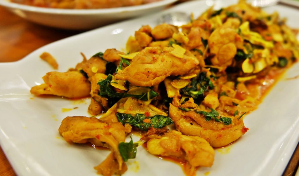 ไก่ผัดเผ็ดกระวาน 