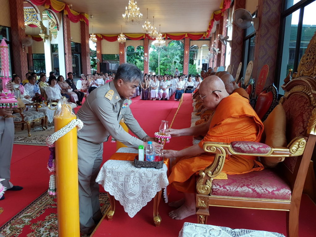 ที่วัดโพธิ์ชัย พระอารามหลวง จ.หนองคาย