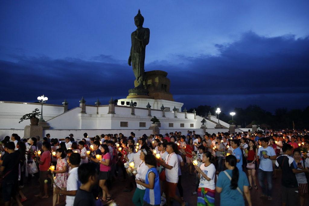 บรรยากาศยามค่ำคืน ที่พุทธมณฑล นครปฐม 