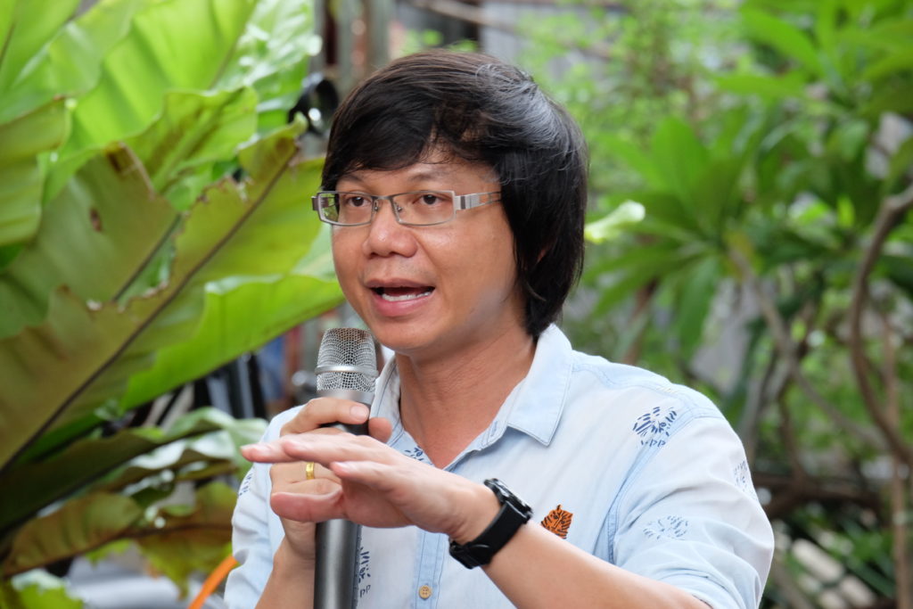 ผศ.พิพัฒน์ กระแจะจันทร์ อาจารย์คณะศิลปศาสตร์ ม.ธรรมศาสตร์