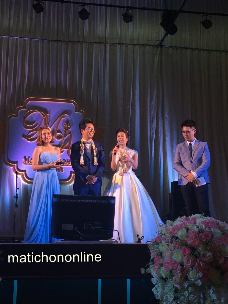 ซ้ายสุด ปองขวัญ สวัสดิภักดิ์ อาจารย์คณะรัฐศาสตร์ ม.ธรรมศาสตร์ รับหน้าที่พิธีกร