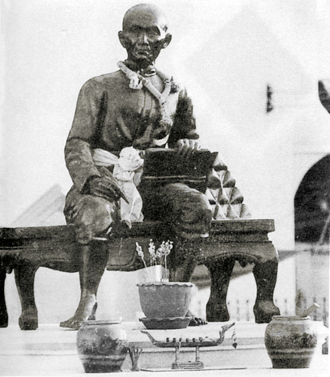  อนุสาวรีย์สุนทรภู่ ที่หน้าวัดพลับพลาชัย ริมแม่น้ำเพชร อ. เมืองฯ จ. เพชรบุรี