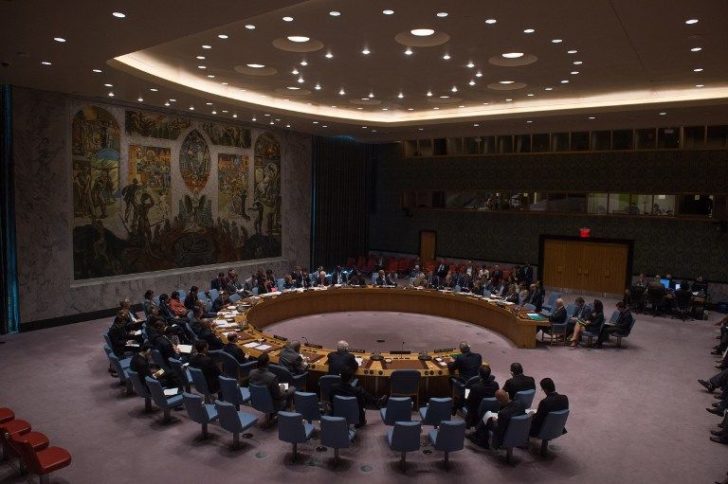 UN holds urgent talks as air strikes pound Syria's Aleppo
