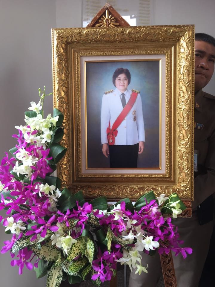 ผาสุข อินทราวุธ