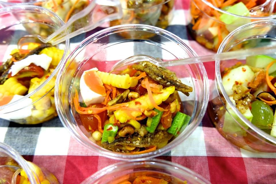 ส้มตำข้าวโพด จาก ตำ ตำ ตำ