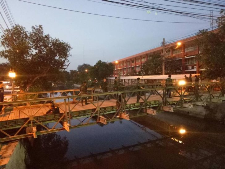 ทหารสร้างสะพานหลังกลาโหม