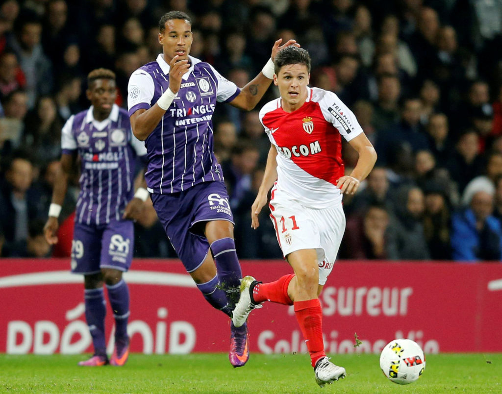 Football Soccer - AS Monaco v Toulouse - French Ligue 1 - Municipal Stadium, Toulouse, France - 14/10/2016. Toulouse's Jacques Francois Moubandje and Christopher Jullien in action with AS Monaco's Guido Marcelo Carrillo. REUTERS/Regis Duvignau