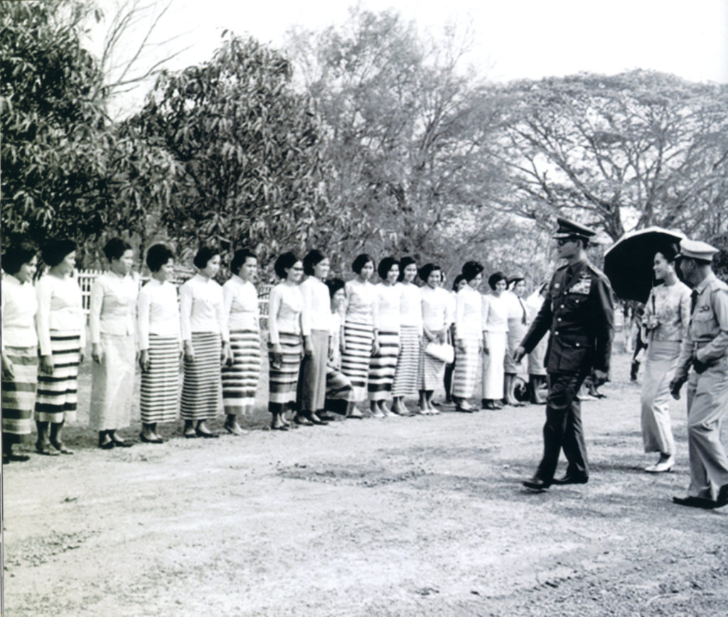 เสด็จพระราชดำเนินไปพระราชทานเครื่องอุปโภคบริโภคแก่ราษฎรจังหวัดอุดรธานี เมื่อวันที่ 24 มีนาคม 2510