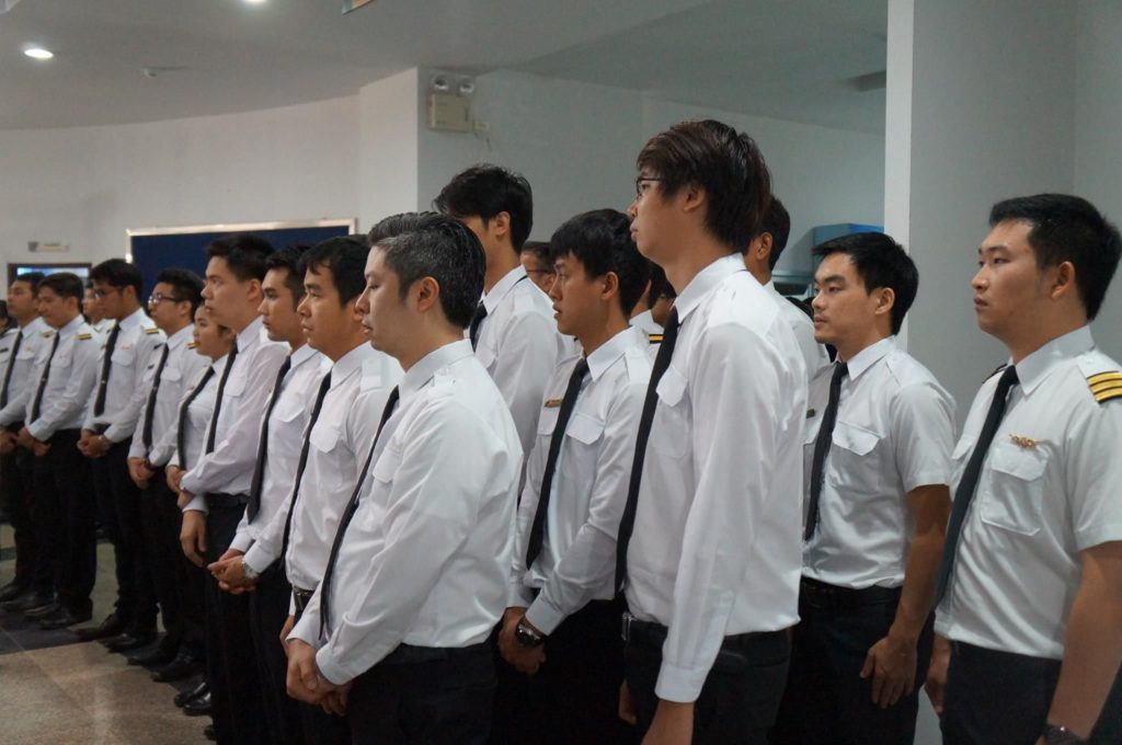 มนพ.