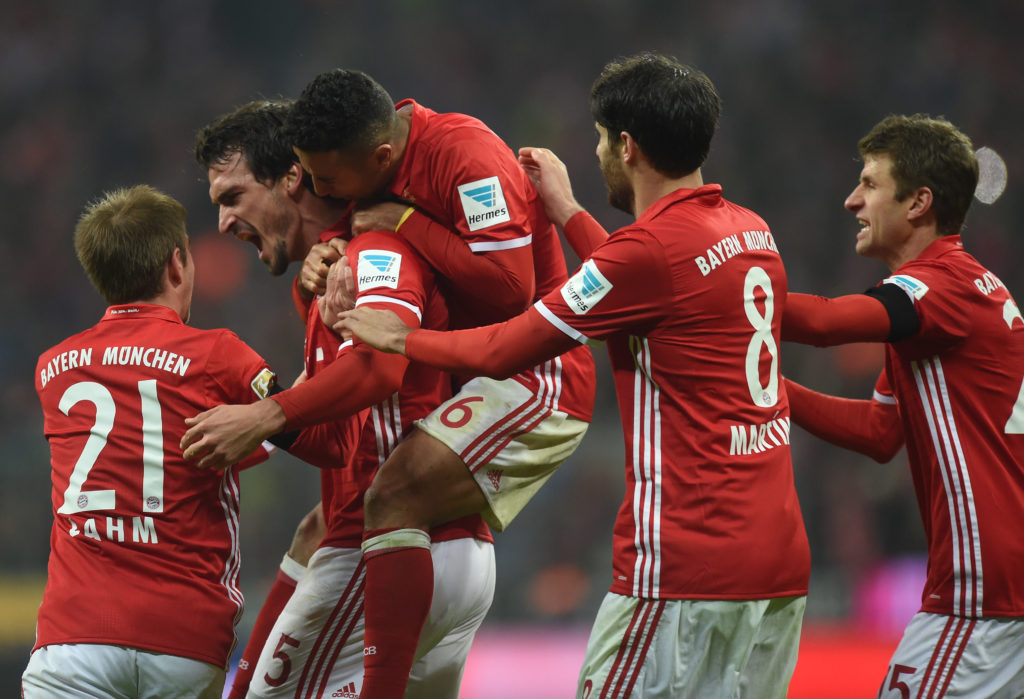 Bayern Munich's defender Mats Hummels (2nd L) celebrates scoring with his teammates during the German first division Bundesliga football match between FC Bayern Munich and Bayer 04 Leverkusen in Munich, southern Germany, on November 26, 2016. / AFP PHOTO / CHRISTOF STACHE / RESTRICTIONS: DURING MATCH TIME: DFL RULES TO LIMIT THE ONLINE USAGE TO 15 PICTURES PER MATCH AND FORBID IMAGE SEQUENCES TO SIMULATE VIDEO. == RESTRICTED TO EDITORIAL USE == FOR FURTHER QUERIES PLEASE CONTACT DFL DIRECTLY AT + 49 69 650050