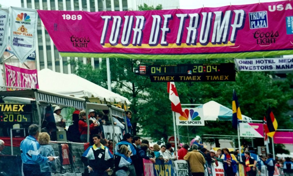 ภาพจาก https://commons.wikimedia.org/wiki/File:Tour_de_Trump_1989.jpg