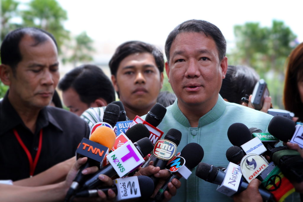 นายกิตติรัตน์ ณ ระนอง อดีตรองนายกรัฐมนตรี (แฟ้มภาพ)
