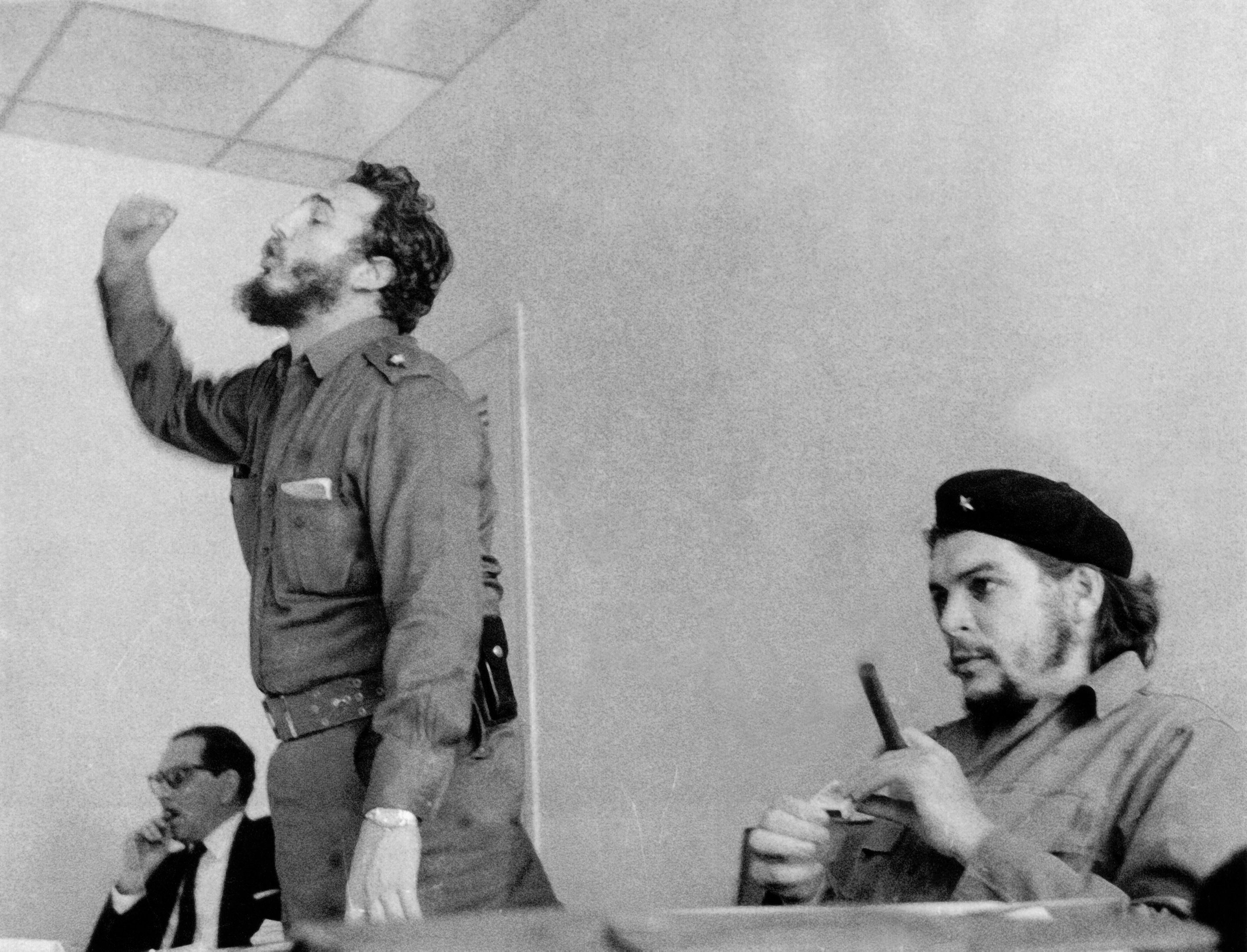 ราอูล คาสโตร, ฟิเดล คาสโตรและเช เกวารา / (FILES) AFP PHOTO / CUBA'S COUNCIL OF STATE ARCHIVE / STR / 