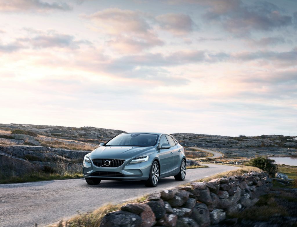 Volvo V40 T4 Momentum Location 3/4 Front