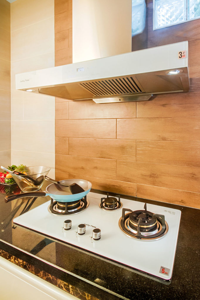 White-Kitchen-Lucky-Flame-2