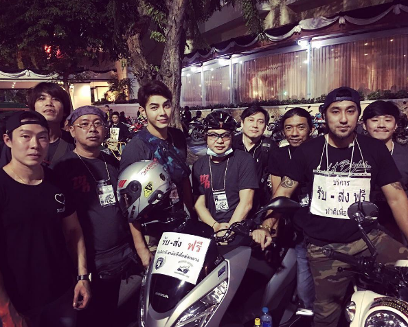 กับผู้ร่วมอุดมการณ์ทำดีเพื่อพ่อ ภาพจาก @art_phasut65