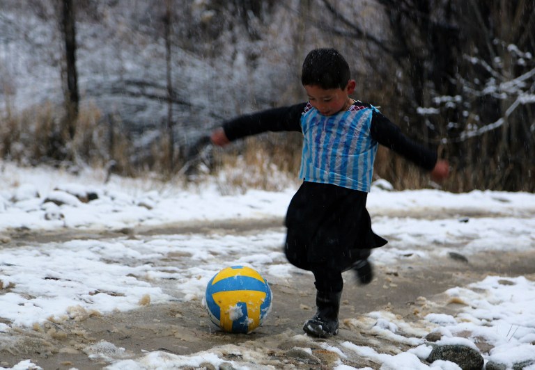 AFGHANISTAN-SPORT-FOOTBALL-SOCIAL-AFP PICTURES OF THE YEAR 2016