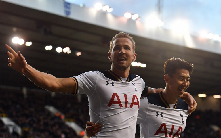 Tottenham Hotspur's English striker Harry Kane (L) celebrates with Tottenham Hotspur's South Korean striker Son Heung-Min after shooting from the penalty spot to score his team's first goal during the English Premier League football match between Tottenham Hotspur and Swansea City at White Hart Lane in London, on December 3, 2016. / AFP PHOTO / Ben STANSALL / RESTRICTED TO EDITORIAL USE. No use with unauthorized audio, video, data, fixture lists, club/league logos or 'live' services. Online in-match use limited to 75 images, no video emulation. No use in betting, games or single club/league/player publications. /