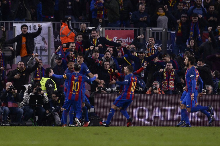 Barcelona's Uruguayan forward Luis Suarez (3rdL) celebrates with Barcelona's Brazilian forward Neymar (L) and teammates after scoring the opener during the Spanish league football match FC Barcelona vs Real Madrid CF at the Camp Nou stadium in Barcelona on December 3, 2016. / AFP PHOTO / JOSEP LAGO