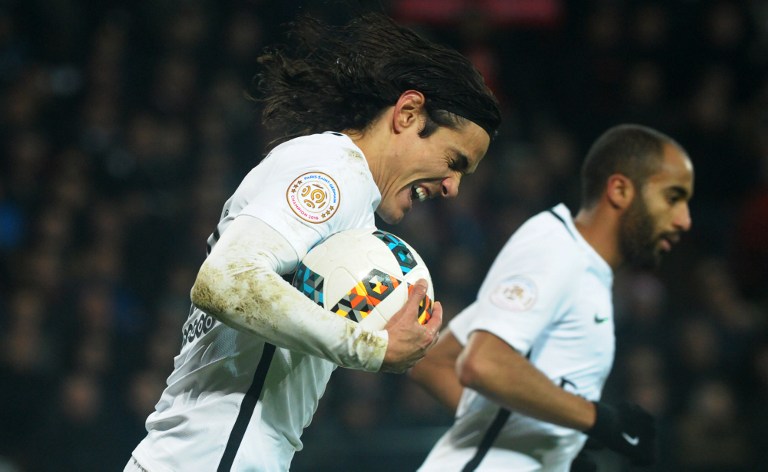 Paris Saint-Germain's Uruguayan forward Edinson Cavani (L) celebrates after scoring during the French L1 football match Guingamp against PSG (Paris Saint Germain) on December 17, 2016 at the Roudourou stadium in Guingamp, western of France. / AFP PHOTO / FRED TANNEAU