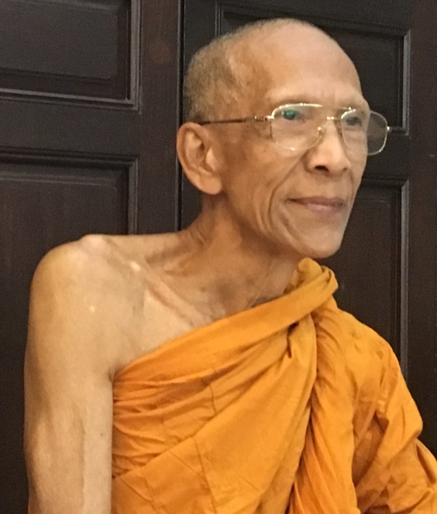 พระครูสิริธรรมธาดา เจ้าอาวาสยืนยันว่าประติมากรรมตั้งอยู่ในวิหารอย่างน้อยครึ่งศตวรรษ แต่ไม่เคยได้ยินเรื่องเทวดางานพระเมรุ