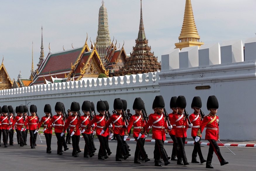Guards of honour walk outside the Grand Palace in Bangkok, Thailand, December 1, 2016. REUTERS/Chaiwat Subprasom