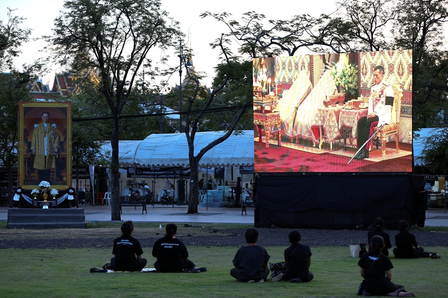 TV screen showing Thailand's Crown Prince Maha Vajiralongkorn takes part in a ceremony honouring Thailand's late King Bhumibol Adulyadej at the Grand Palace in Bangkok, Thailand, December 1, 2016. REUTERS/Athit Perawongmetha