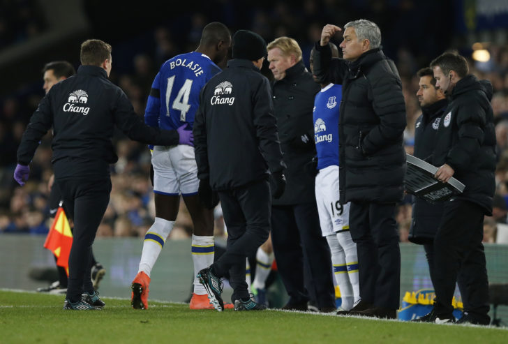 Everton's Enner Valencia comes on as a substitute to replace Yannick Bolasie as manager Ronald Koeman and Manchester United manager Jose Mourinho look on