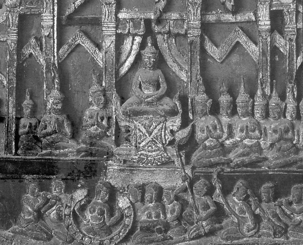 พาทย์ฆ้องวง (ไม่มีระนาด) กับดนตรี-มโหรี ยุคอยุธยา คนบรรเลงเป็นผู้หญิงล้วน (สืบประเพณีจากยุคทวารวดี) ตู้ไม้จำหลักนูนสูงสมัยอยุธยา เรื่องทศชาติ ภาพนี้เป็นด้านข้างขวาตอนล่างของตู้ไม้ เล่าเรื่องวิธุรชาดก [สรุปจากหนังสือตู้ลายทอง ภาค 1 (สมัยอยุธยาและสมัยธนบุรี) เลขที่ 69 (กพช.) ตู้เท้าสิงห์, กรมศิลปากร พิมพ์ครั้งแรก พ.ศ. 2523 หน้า 232-237] 