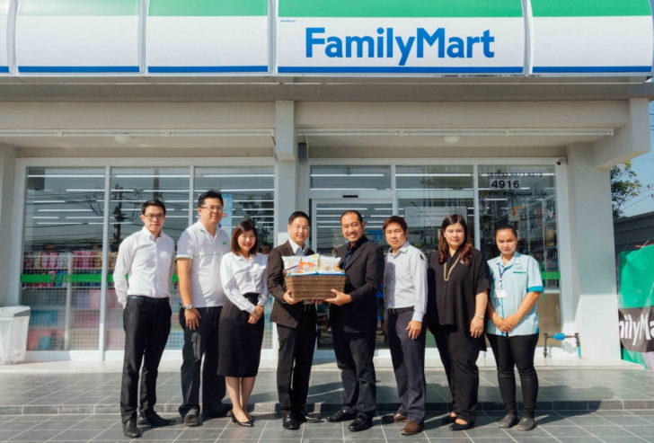 FamilyMart_Plum Condo