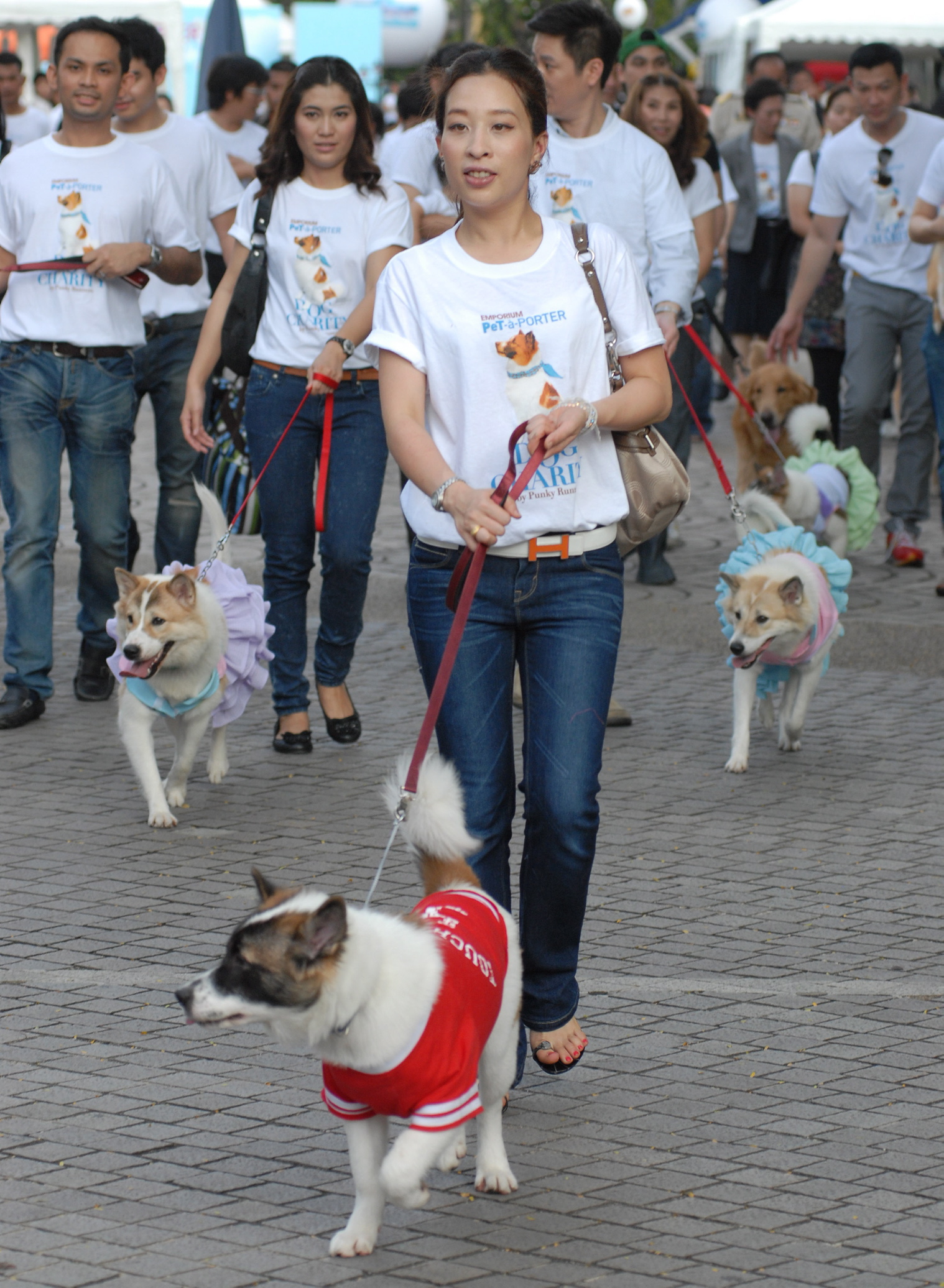 พระเจ้าหลานเธอพระองค์เจ้าพัชรกิติยาภา เสด็จเป็นองค์ประธานเปิดงานEmporium Pet-a-Porter 2011 : Dogs Charity by Punky Runners ณ โมชั่น ฮอลล์ ชั้น G ดิ เอ็มโพเรี่ยม ช้อปปิ้ง คอมเพล็กซ์ และอุทยานสวนเบญจิริ เมื่อ 3 ก.ย.