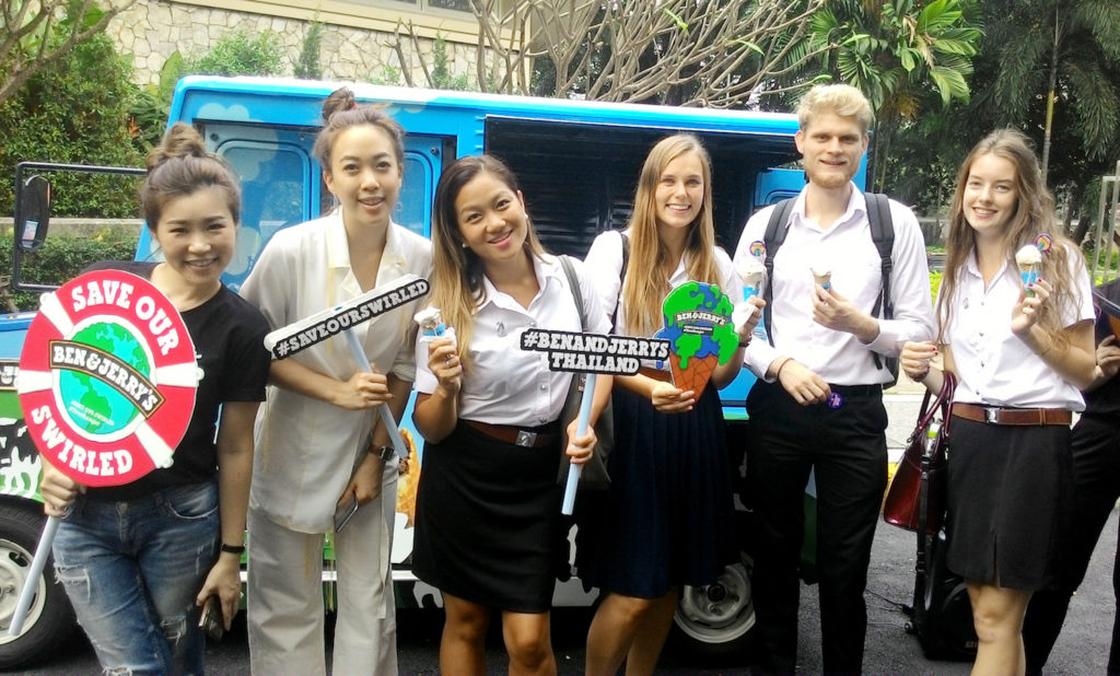 3.      ทุกคนสามารถช่วยกันลดโลกร้อนได้ แค่ช่วยกันดูแลต้นไม้ใหญ่ ติดแฮชแท็ก #TreeRanger