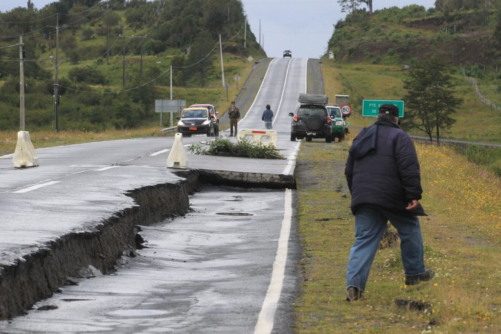 ถนนบนเกาะชิโล (AFP PHOTO / ATON CHILE / ALVARO VIDAL)