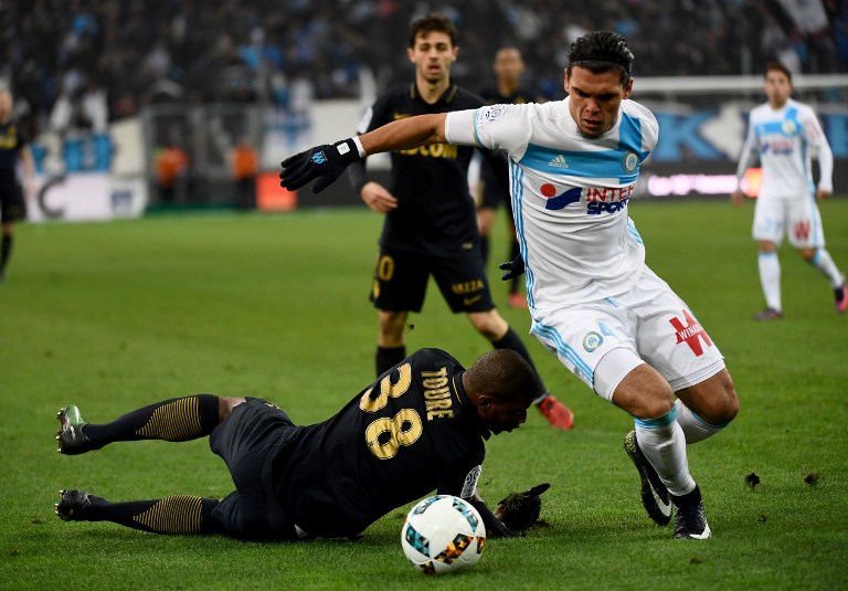 Monaco's defender Almamy Toure (L) vies with Olympique de Marseille's Dutch defender Karim Rekik (R) during the French L1 football match Marseille vs Monaco on January 15, 2017 at the Velodrome stadium in Marseille, southern France.  / AFP PHOTO / ANNE-CHRISTINE POUJOULAT