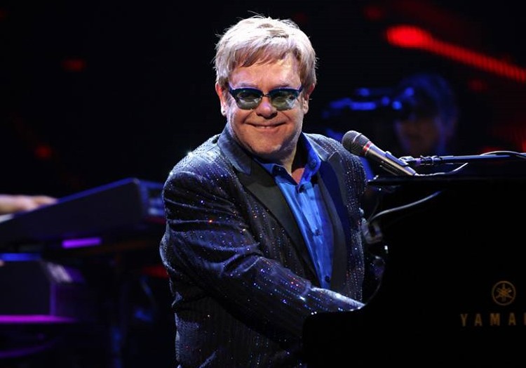 ภาพจากเพจเฟซบุ๊ก Elton John