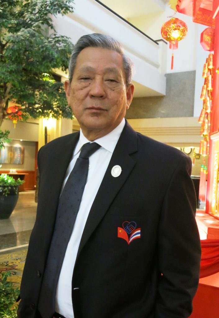  พินิจ จารุสมบัติ 