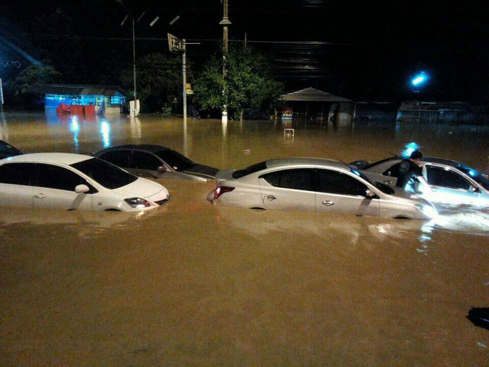 รถจมนำ้แยกบางสะพาน Ct: Nicha eed