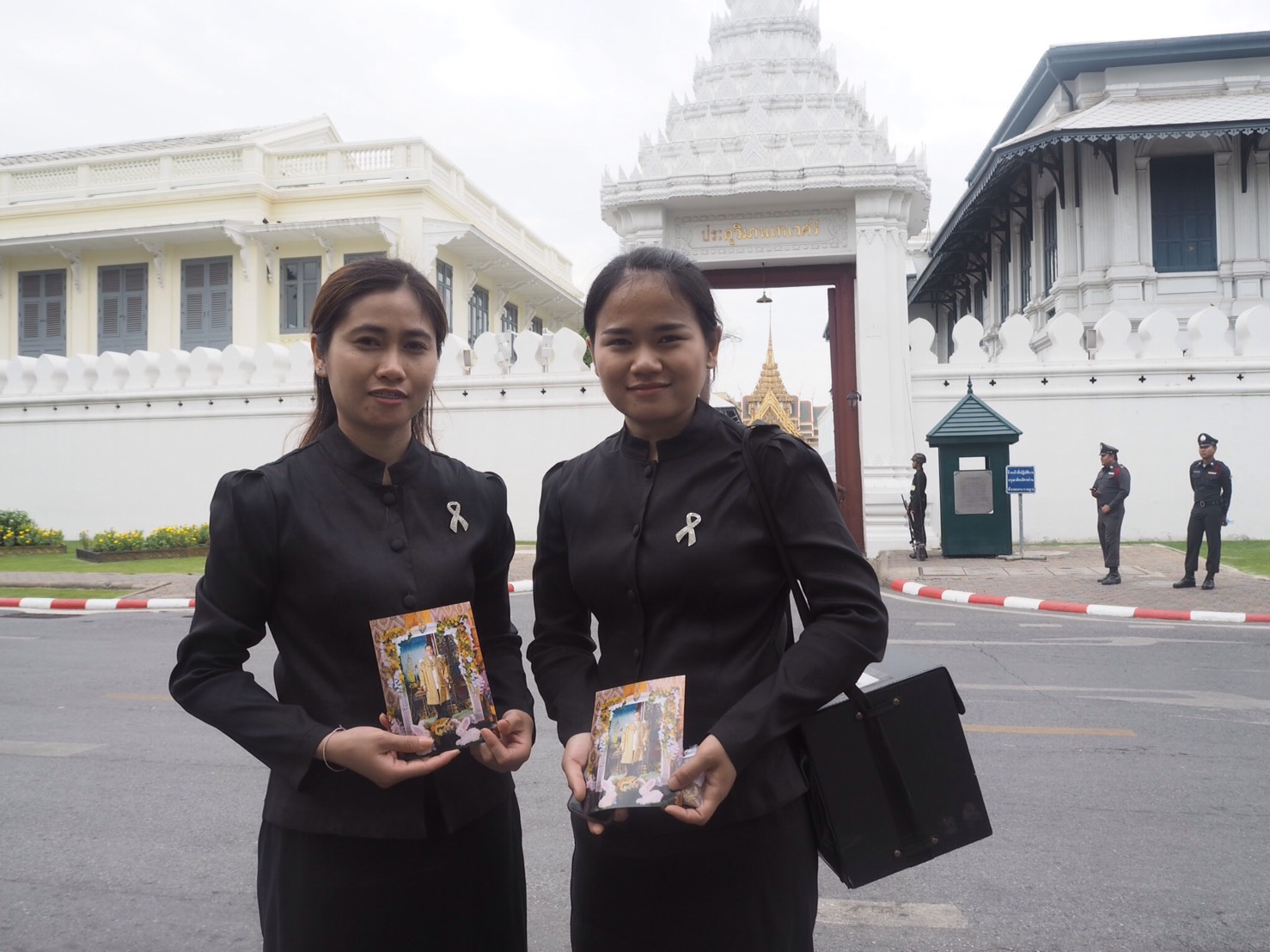 น.ส. สุนิสา พารหาร (ซ้าย) น.ส.ชลิตวรรณ อุปะเก (ขวา)