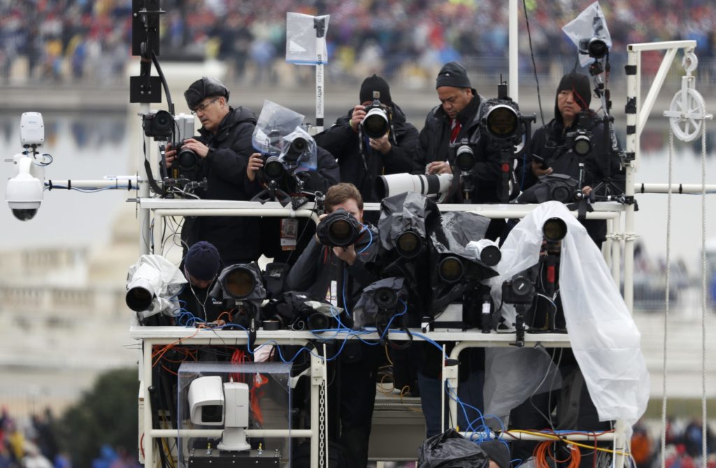 สื่อก็พร้อม / REUTERS
