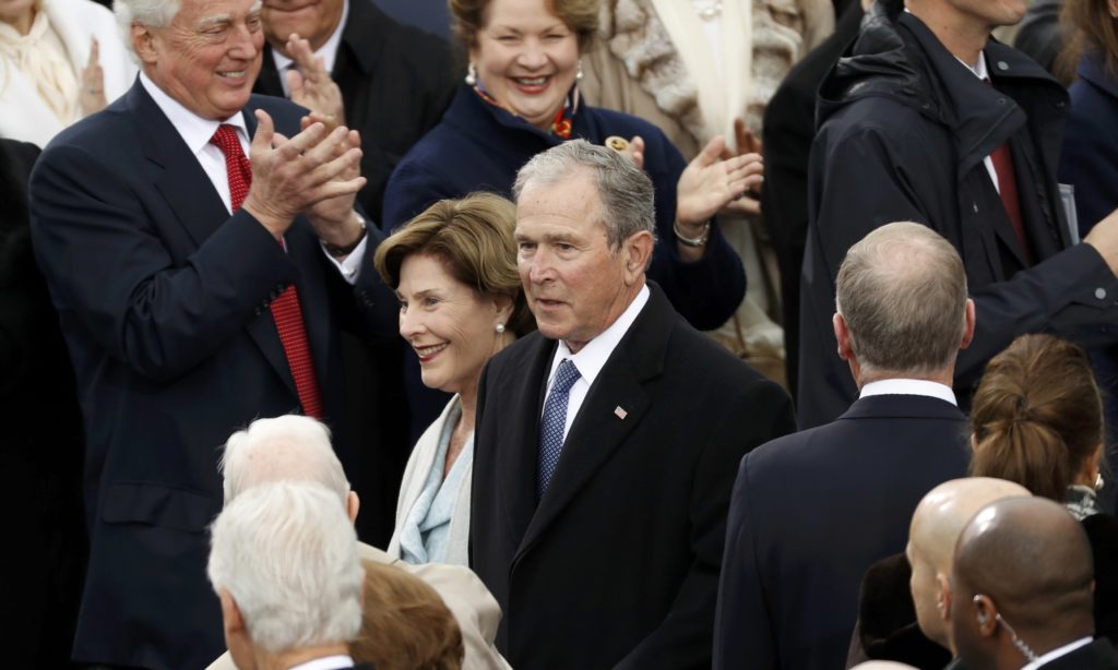 จอร์จ และลอร่า บุช ก็ไม่พลาด /REUTERS