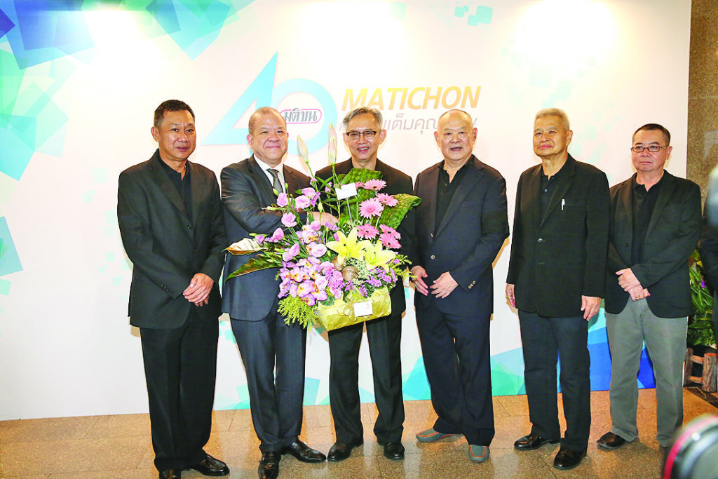 พิชัย นริพทะพันธุ์ หอบกระเช้ายินดี 