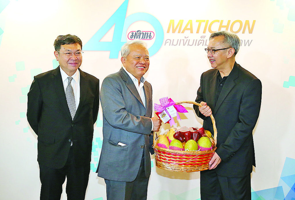 เสถียร เศรษฐสิทธิ์ ประธานบริษัท คาราบาวกรุ๊ป จำกัด (มหาชน) ร่วมแสดงความยินดีมติชน 40 ปี