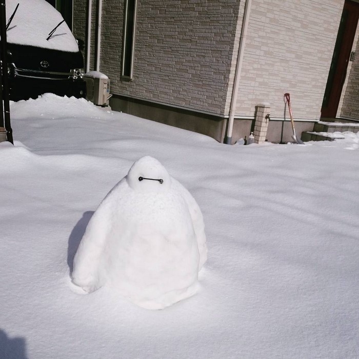creative-snow-sculptures-heavy-snowfall-japan-5-587e212cec3f1__700