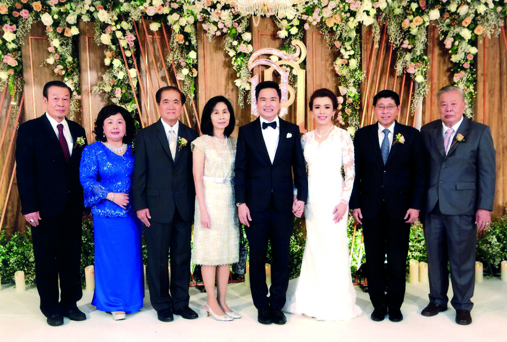 กิ่งทองใบหยก - ศ.วิษณุ เครืองาม ศ.นพ.รัชตะ รัชตะนาวิน ให้เกียรติเป็นประธานร่วมในพิธีฉลองมงคลสมรส ระหว่าง ผศ.พญ.ธัญนันท์ เรืองเวทย์วัฒนา บุตรี เต็ม เรืองเวทย์วัฒนา-เซียมเกียง แซ่ตั้ง กับ ศีขรเชษฐ์ ใบสมุทร บุตร โชติ-สมัย ใบสมุทร ที่ห้องบอลรูม โรงแรมแมนดาริน โอเรียนเต็ล กรุงเทพฯ โดยมี รศ.พญ.ณัฏฐา รัชตะนาวิน ร่วมอวยพรด้วย เมื่อเร็วๆ นี้ 