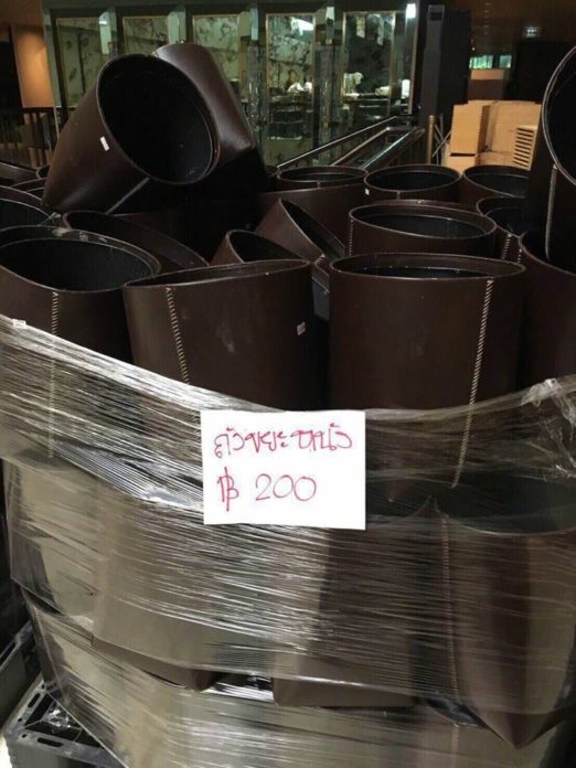 คนแห่ซื้อของปาร์คนายเลิศ